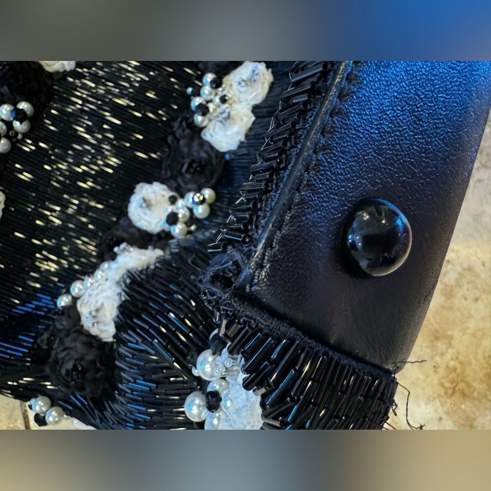 **ULTRA RARE** AUTH VALENTINO BEADED FLOWER BAG - Picture 12 of 16